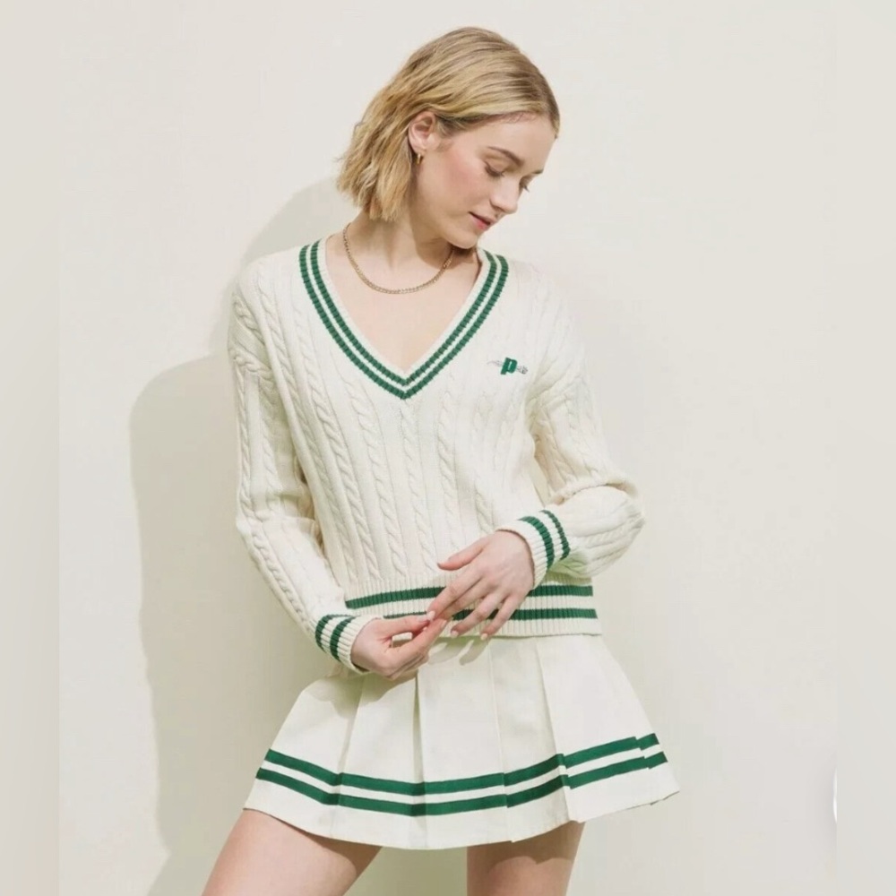 037. NWT Prince Pickleball V-Neck Cable Knit Sweater